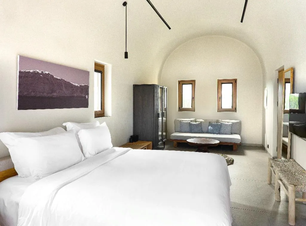 JUNIOR SUITE WITH BALCONY Room, Radisson Blu Zaffron Resort, Santorini