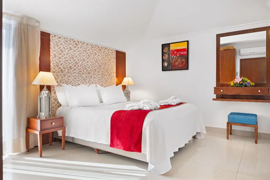 APARTMENT LUXURY TWO BEDROOMS Room, Grand Muthu Oura View Beach Club, Algarve