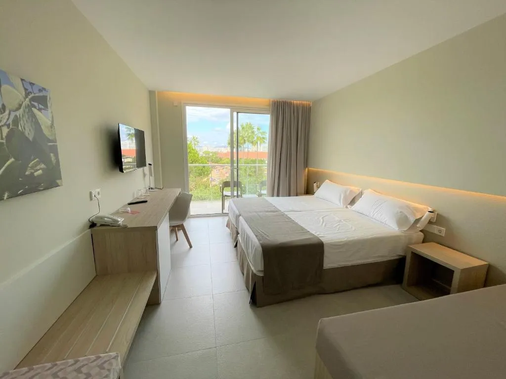 DOUBLE SINGLE USE PREMIUM Room, Garbi Cala Millor, Majorca