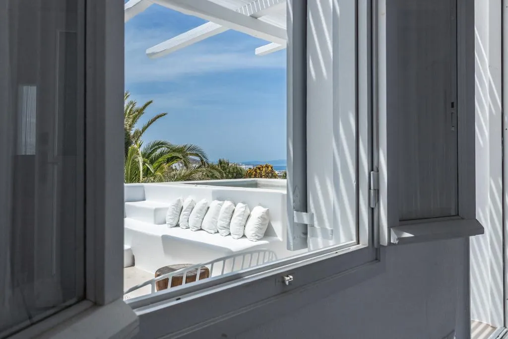 SUITE WITH JACUZZI Room, Ostraco Suites, Mykonos