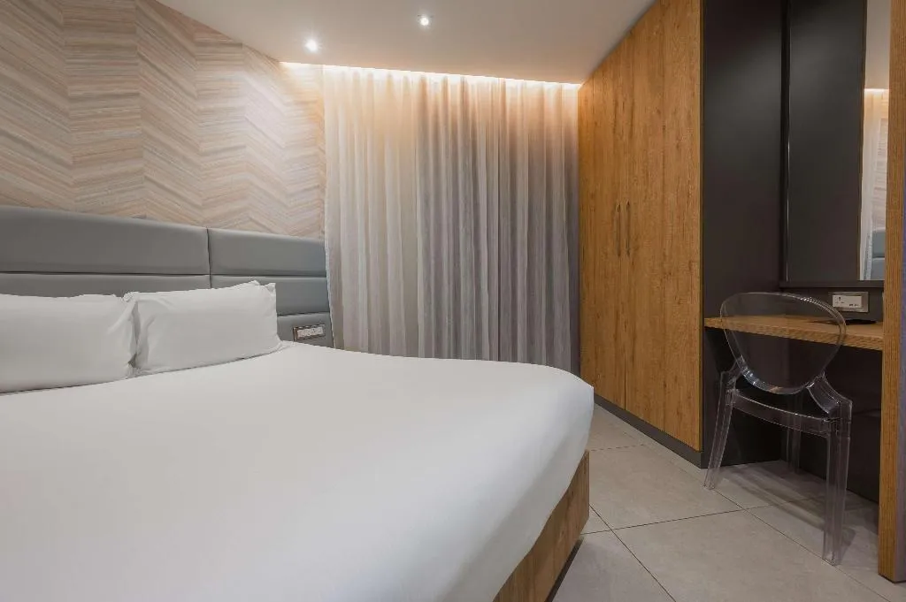 FAMILY ROOM SEA VIEW Room, DoubleTree by Hilton Malta, Malta
