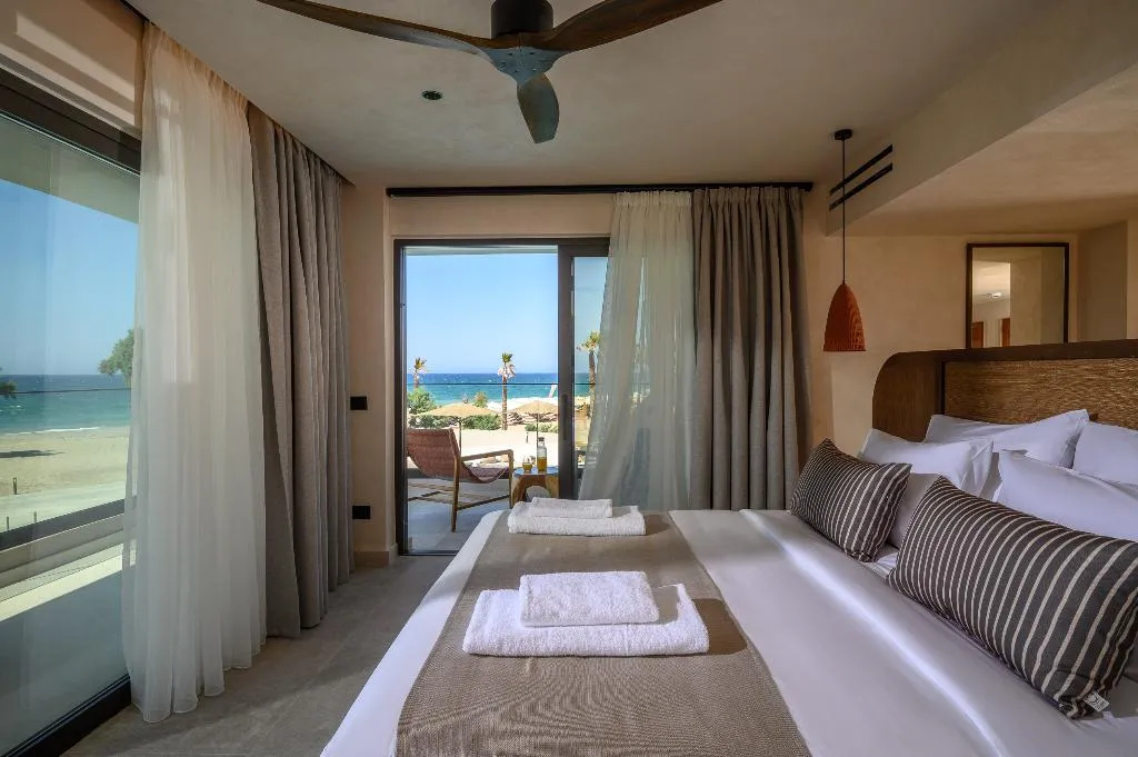 SUITE DELUXE WITH JACUZZI Room, Nalu Resort And Spa, Crete