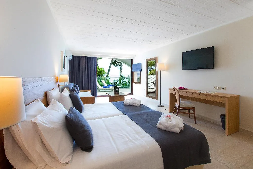 FAMILY ROOM WITH PRIVATE POOL Room, Corfu Holiday Palace Hotel, Corfu