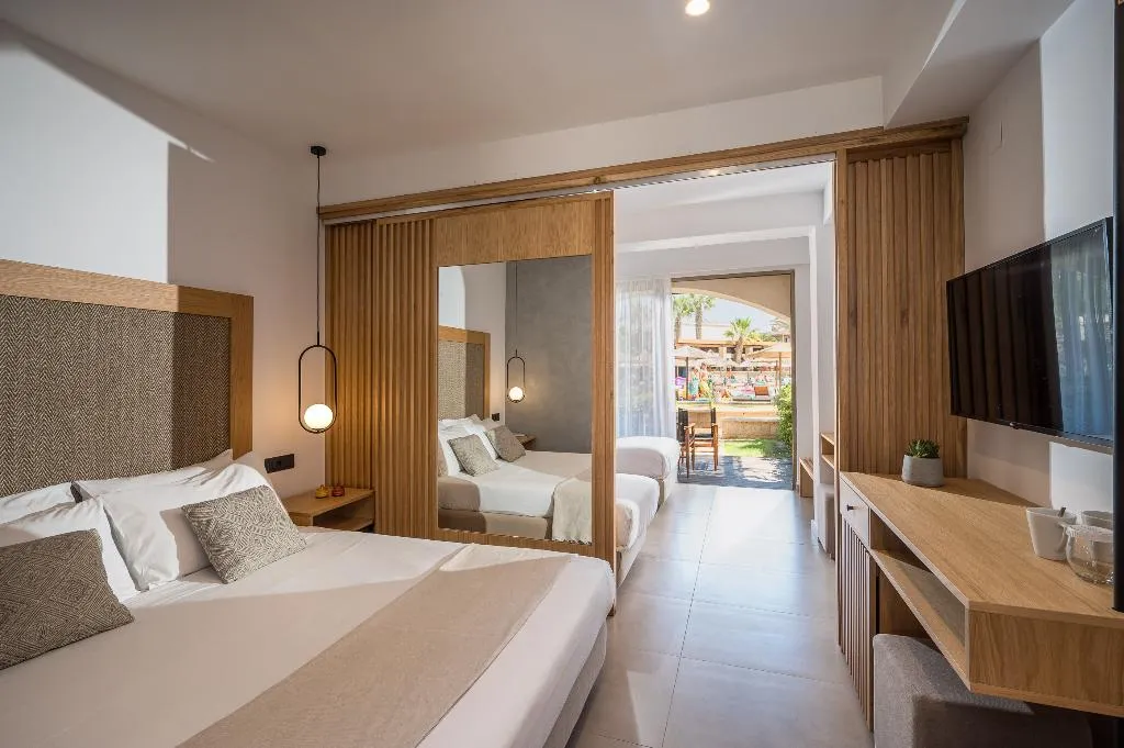 FAMILY ROOM TWO BEDROOMS Room, Stella Palace, Crete
