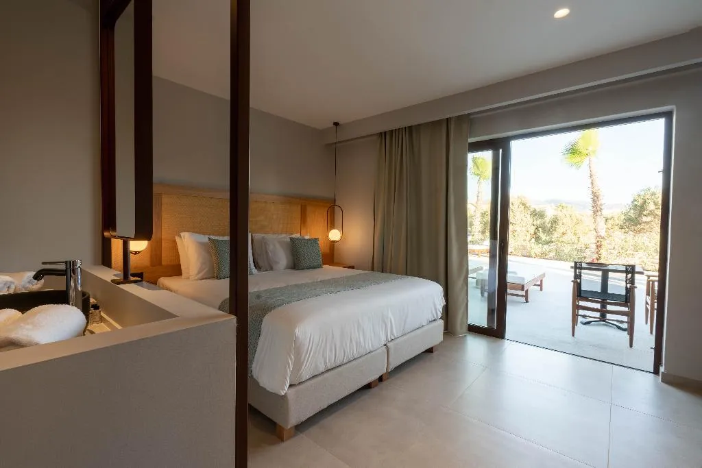 FAMILY ROOM POOL VIEW Room, Stella Palace, Crete