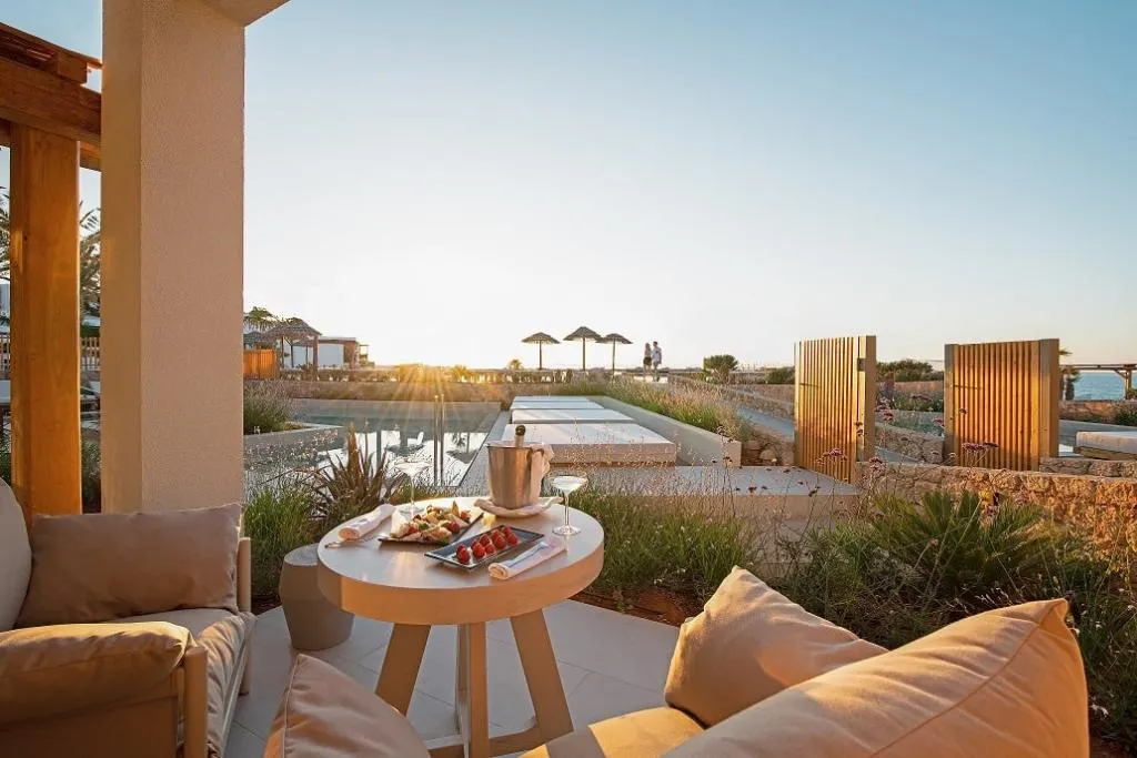 SUITE BEACH FRONT Room, Mitsis Selection Rinela, Crete