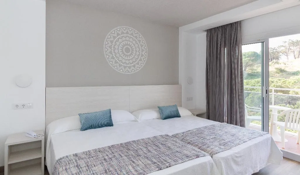 TRIPLE STANDARD Room, Hotel Oasis Park Splash, Costa Brava