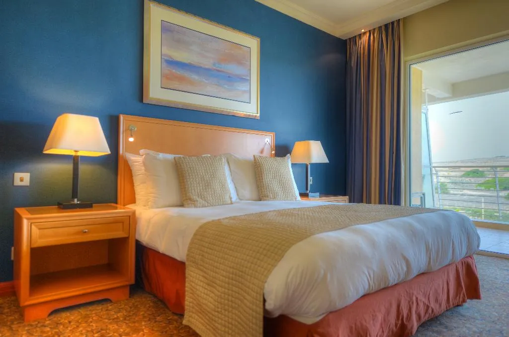 SUITE WITH VIEWS Room, Radisson Blu Resort & Spa Golden Sands, Malta