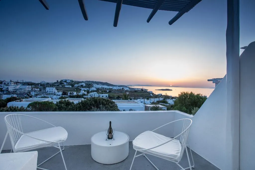 DOUBLE DELUXE WITH JACUZZI Room, Ostraco Suites, Mykonos
