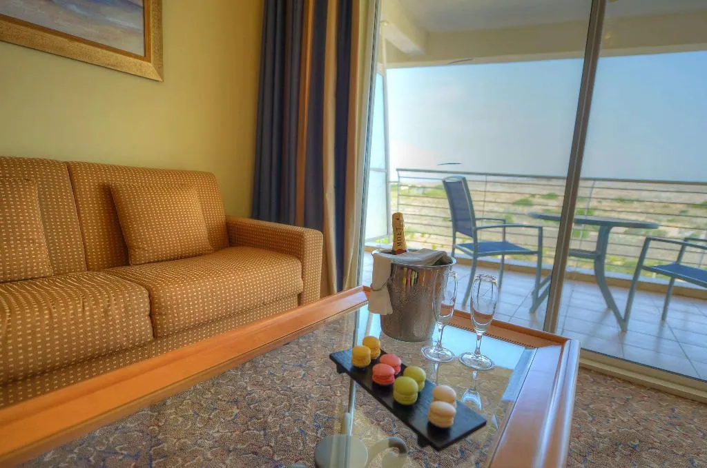Room, Radisson Blu Resort & Spa Golden Sands, Malta