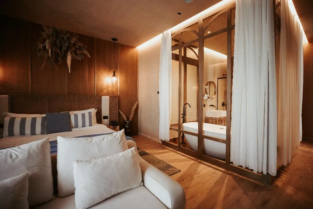 SUITE ONE BEDROOM ONE BATHROOM Room, Flower Garden Hotel, Durres