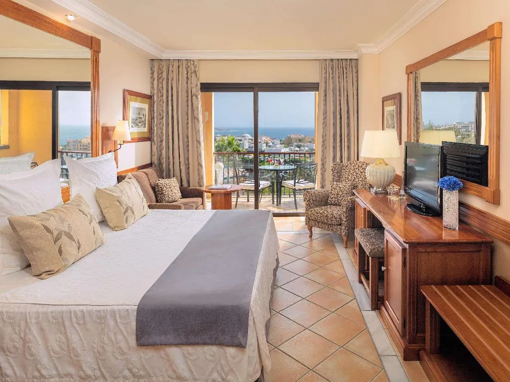 Room, GF Gran Costa Adeje, Tenerife