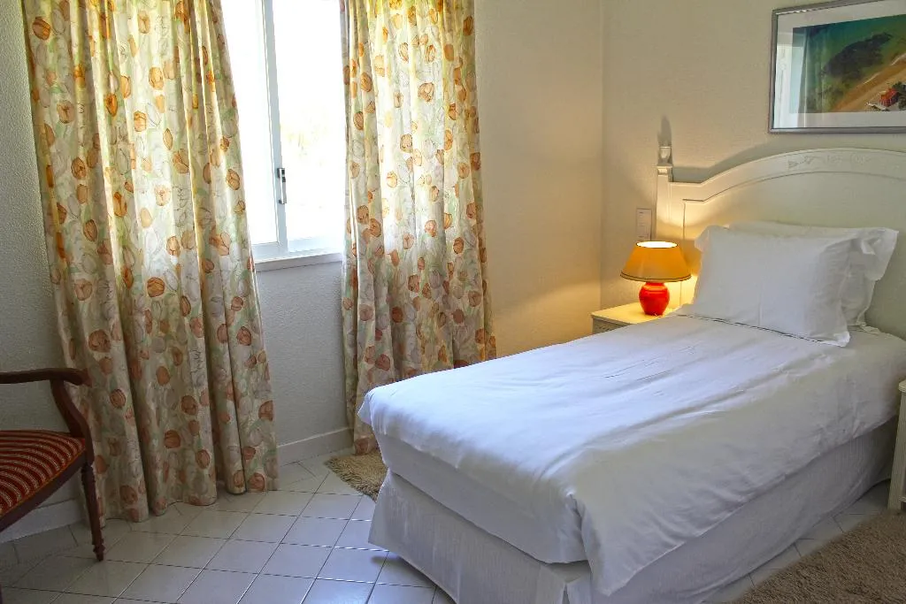 TOWNHOME FOUR BEDROOMS WITH PRIVATE POOL Room, Rocha Brava Village Resort, Algarve
