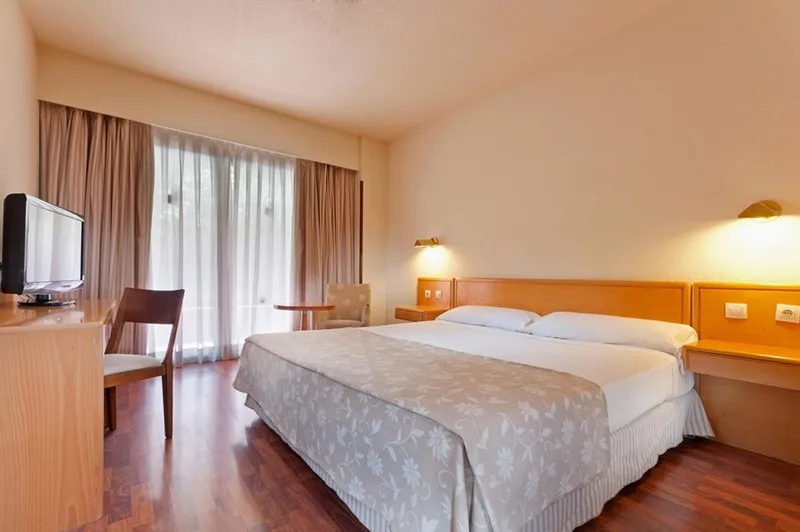 TRIPLE STANDARD Room, Senator Barajas, Madrid