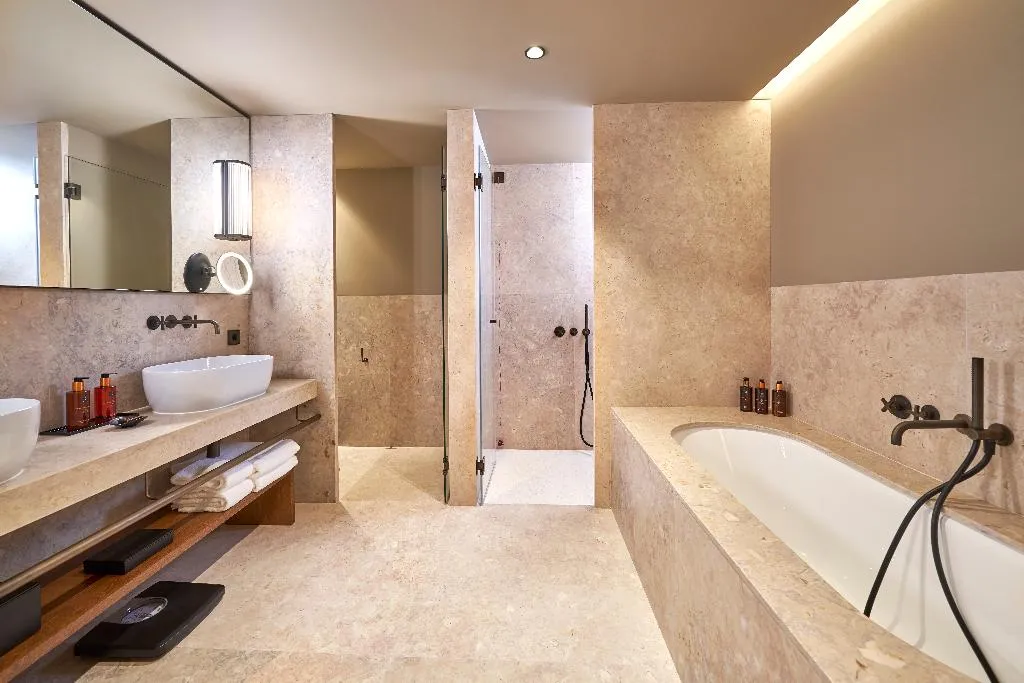 Double or Twin CLASSIC GARDEN VIEW Room, PortoBay Flores, Porto