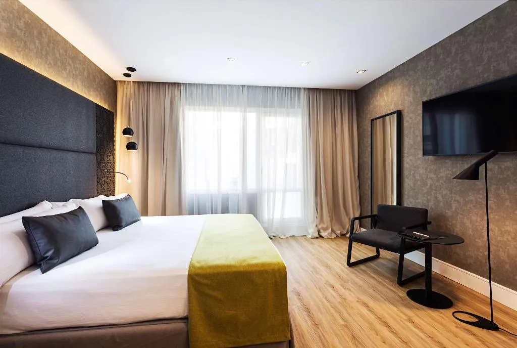 Room, Catalonia Giralda, Seville
