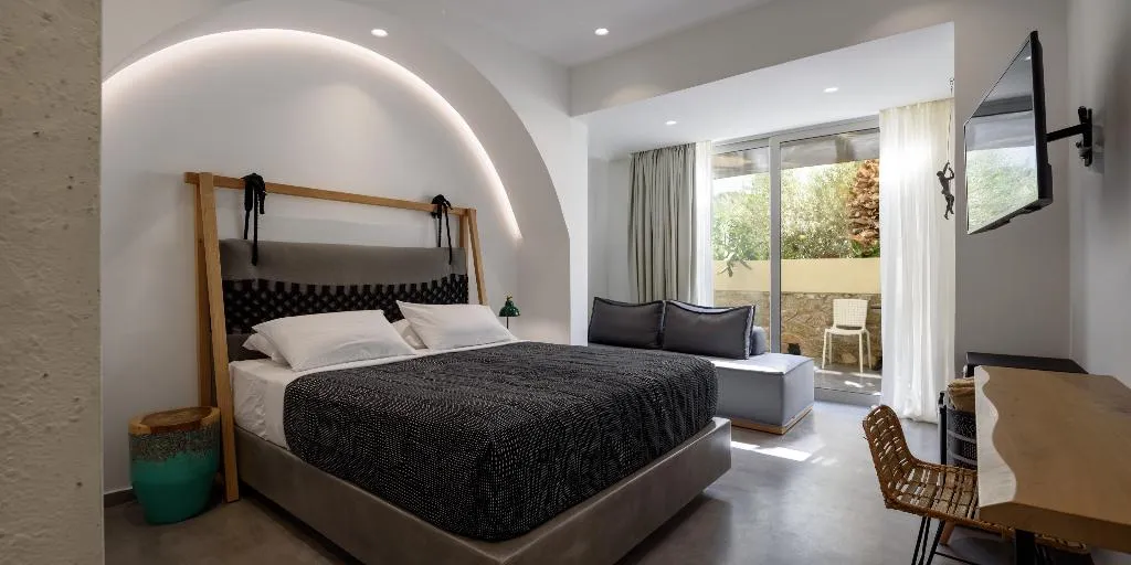JUNIOR SUITE WITH JACUZZI Room, Afroditi Venus Beach Resort, Santorini