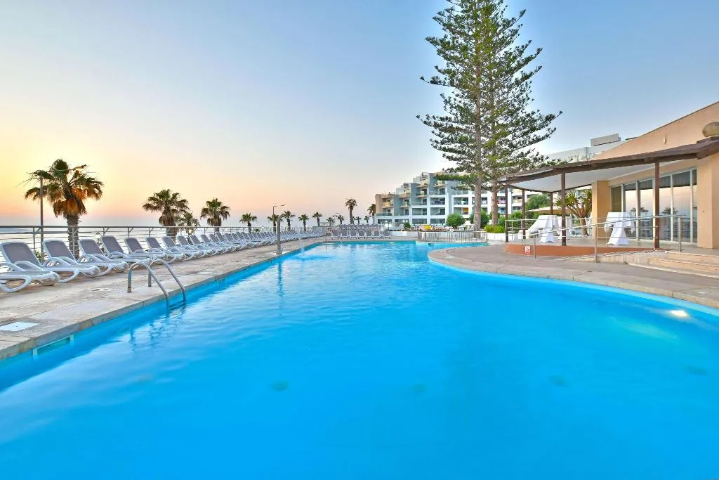 Pool, DoubleTree by Hilton Malta, Malta