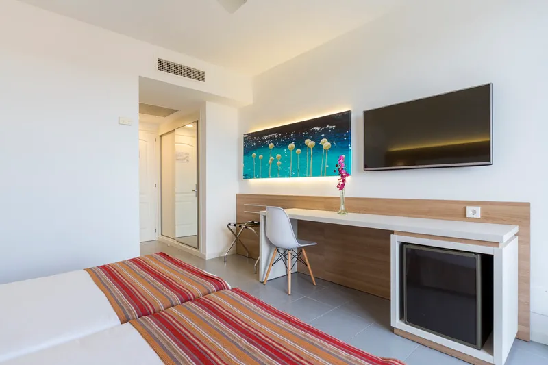 Room, Globales Mediterrani, Menorca