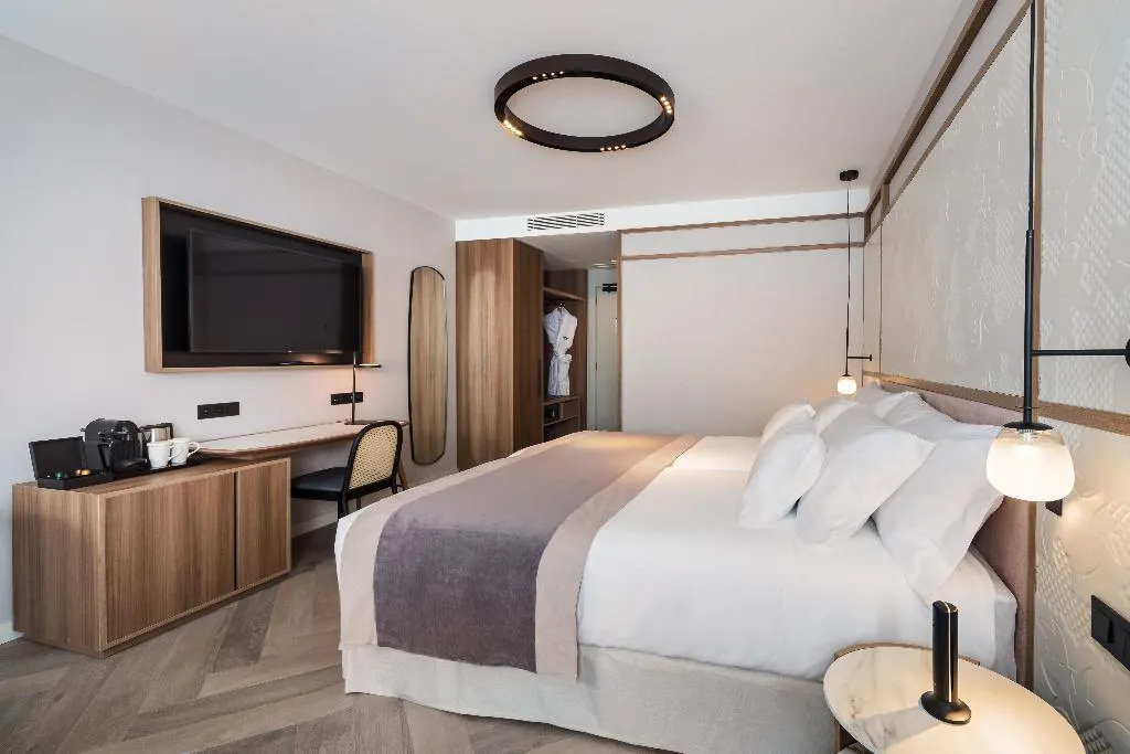 JUNIOR SUITE STANDARD Room, Barcelo Funchal Oldtown, Madeira