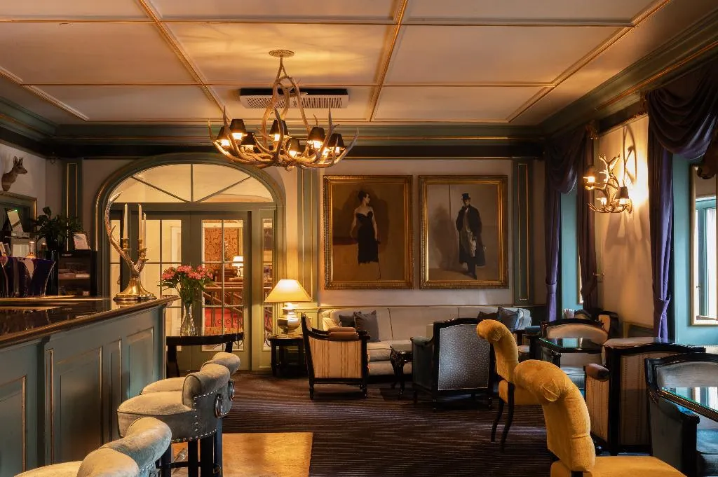 Bar, Grand Palace, Riga
