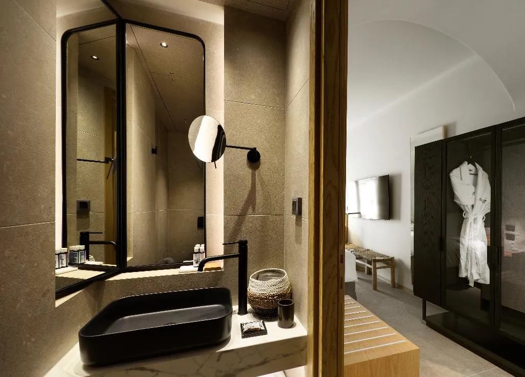 Double or Twin PREMIUM Room, Radisson Blu Zaffron Resort, Santorini
