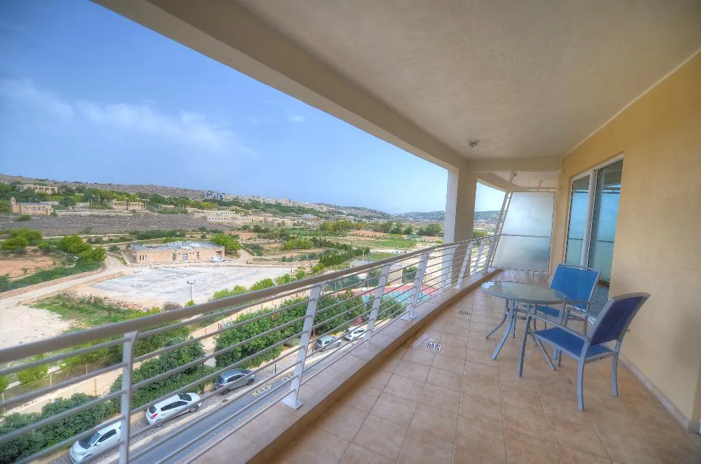 SUITE WITH VIEWS Room, Radisson Blu Resort & Spa Golden Sands, Malta