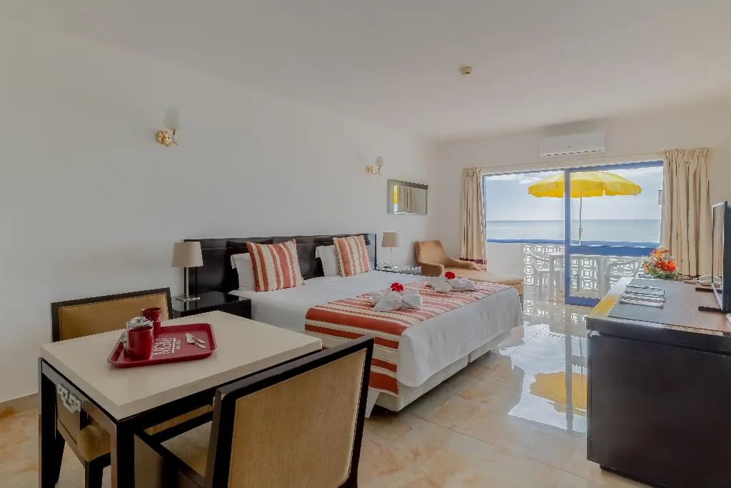 STUDIO DELUXE SEA VIEW Room, Grand Muthu Oura View Beach Club, Algarve