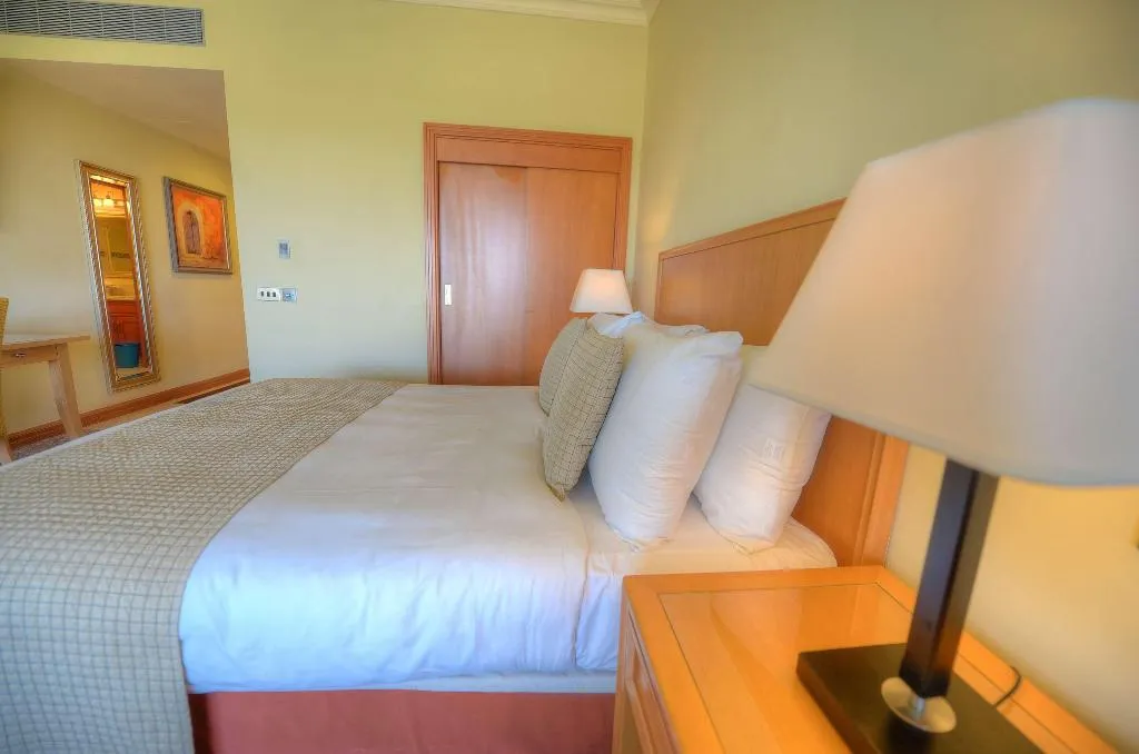 Room, Radisson Blu Resort & Spa Golden Sands, Malta