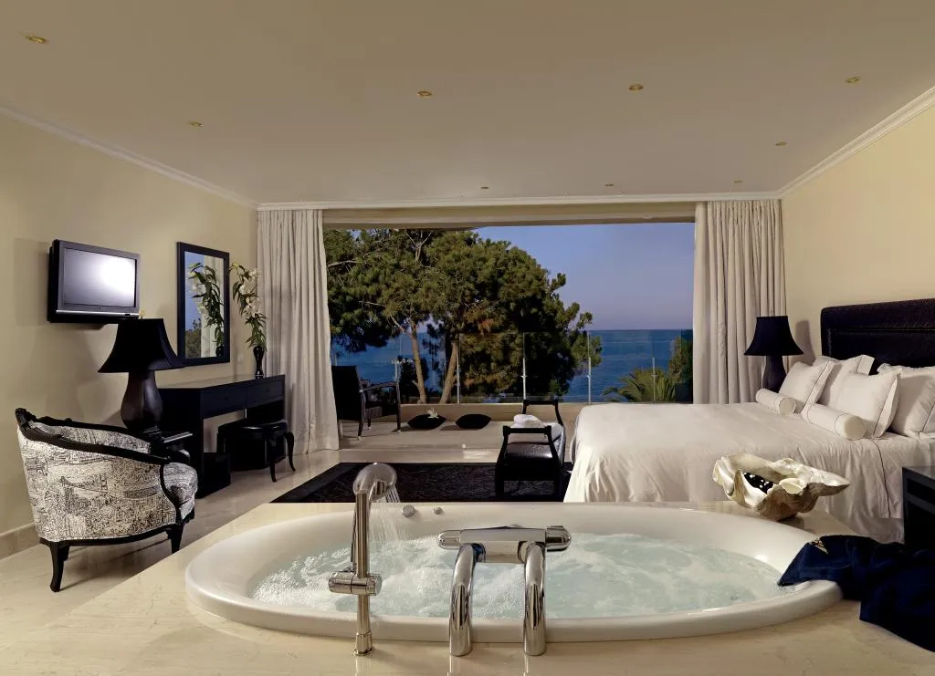 FAMILY ROOM WITH PRIVATE POOL Room, Out Of The Blue Resort, Crete