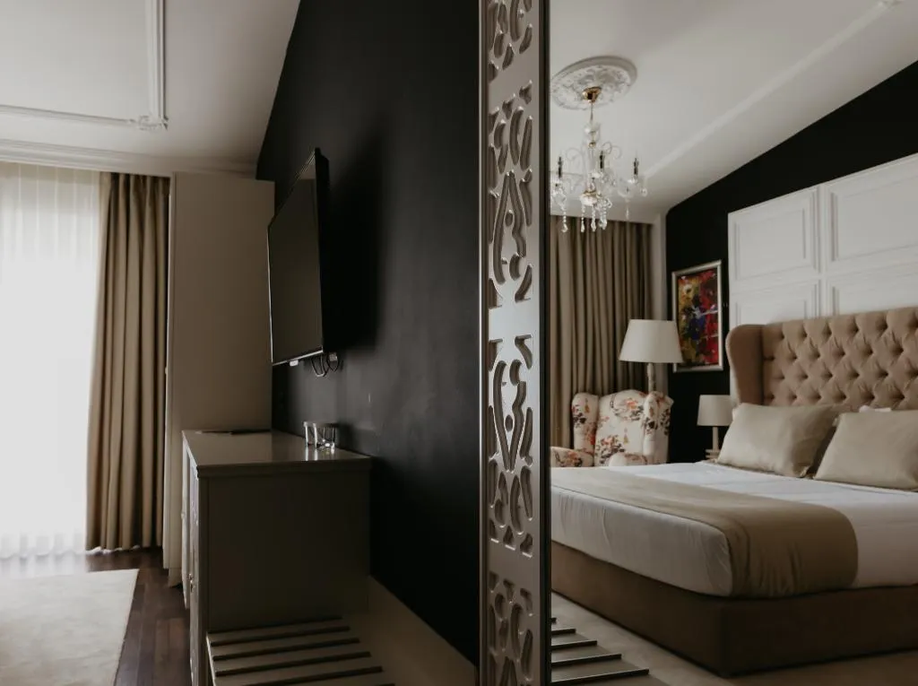 DOUBLE ONE BEDROOM ONE BATHROOM Room, Flower Garden Hotel, Durres