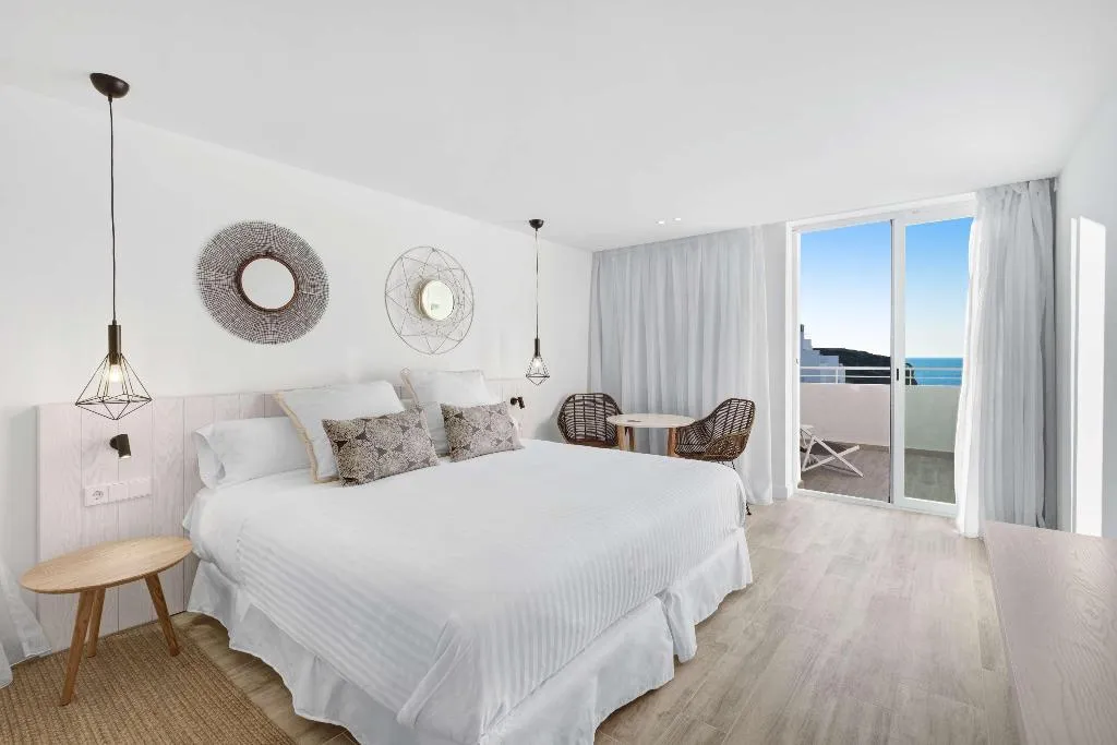 JUNIOR SUITE DELUXE WITH JACUZZI Room, Barcelo Portinatx, Ibiza