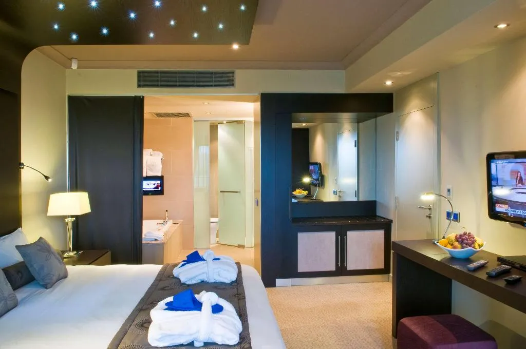 Room, Radisson Blu Resort & Spa Golden Sands, Malta
