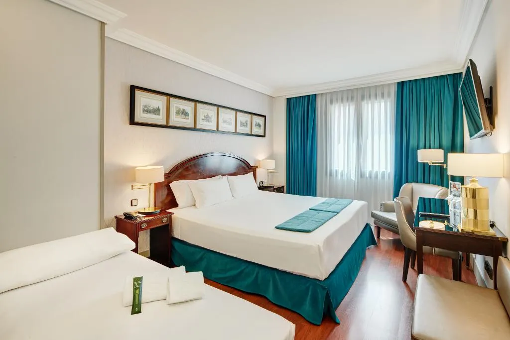 TRIPLE CLASSIC Room, Sercotel Gran Hotel Conde Duque, Madrid