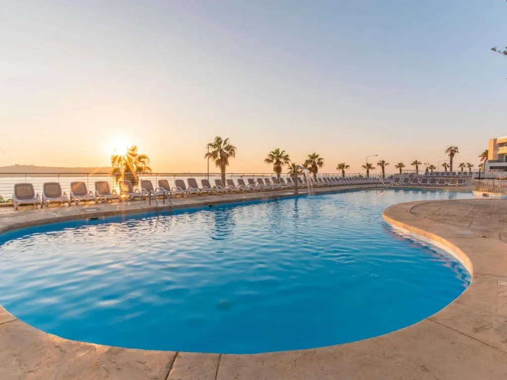 Pool, DoubleTree by Hilton Malta, Malta
