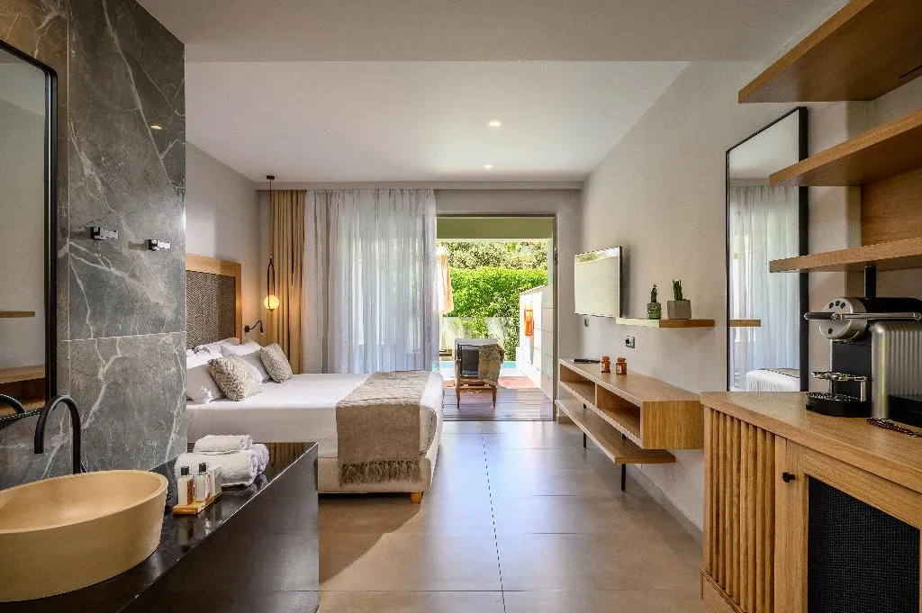 SUITE WITH PRIVATE POOL Room, Stella Palace, Crete