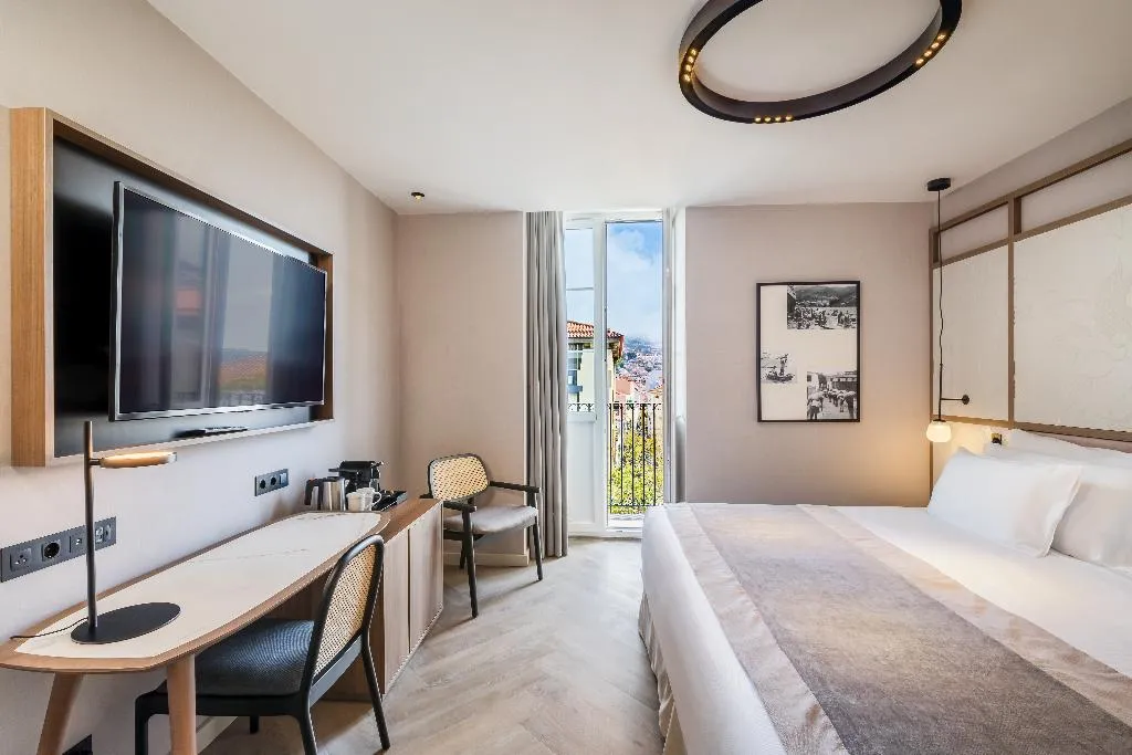 Room DELUXE CITY VIEW Room, Barcelo Funchal Oldtown, Madeira
