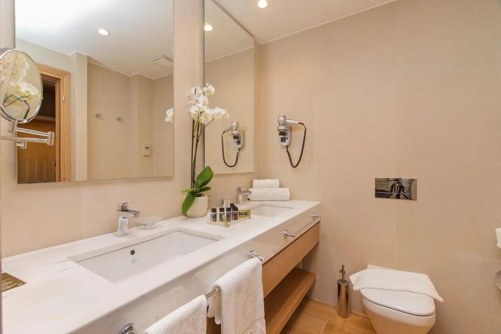 JUNIOR SUITE WITH BALCONY Room, Apollonion Asterias Resort & Spa, Kefallinia
