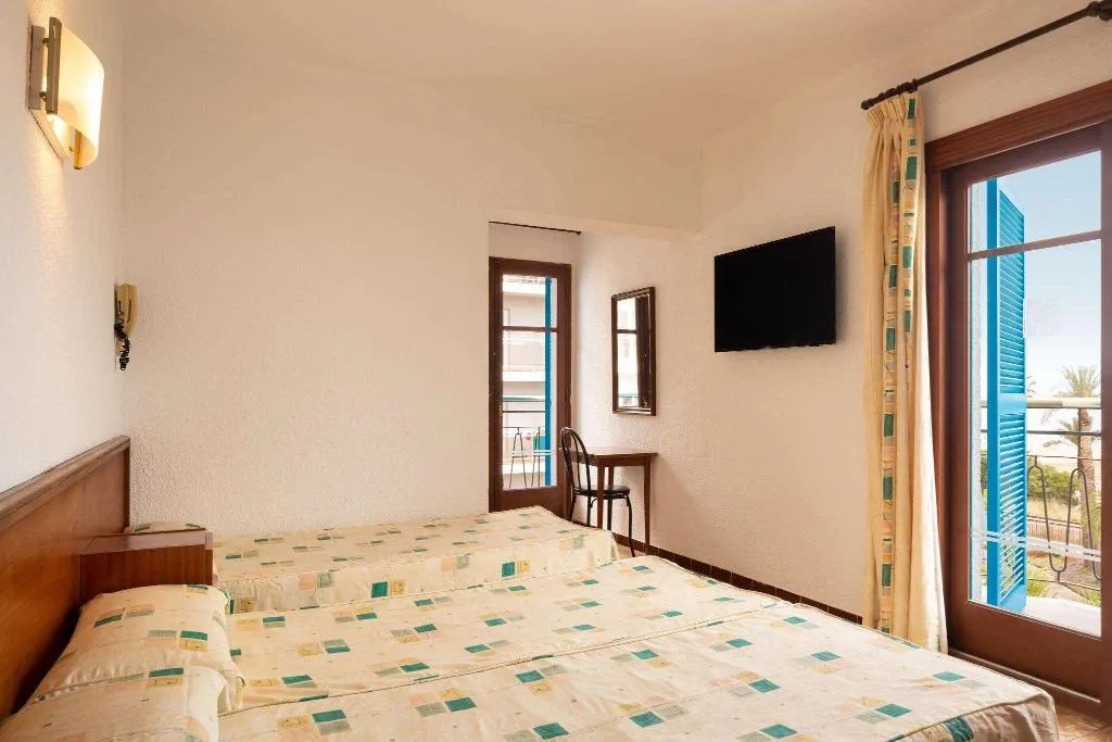 QUADRUPLE STANDARD Room, htop Planamar Hotel, Costa Brava