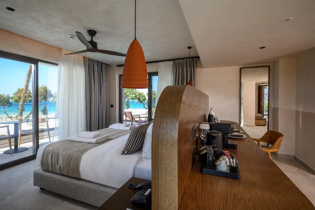 SUITE DELUXE WITH JACUZZI Room, Nalu Resort And Spa, Crete
