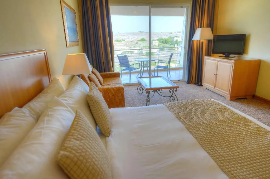 Room, Radisson Blu Resort & Spa Golden Sands, Malta