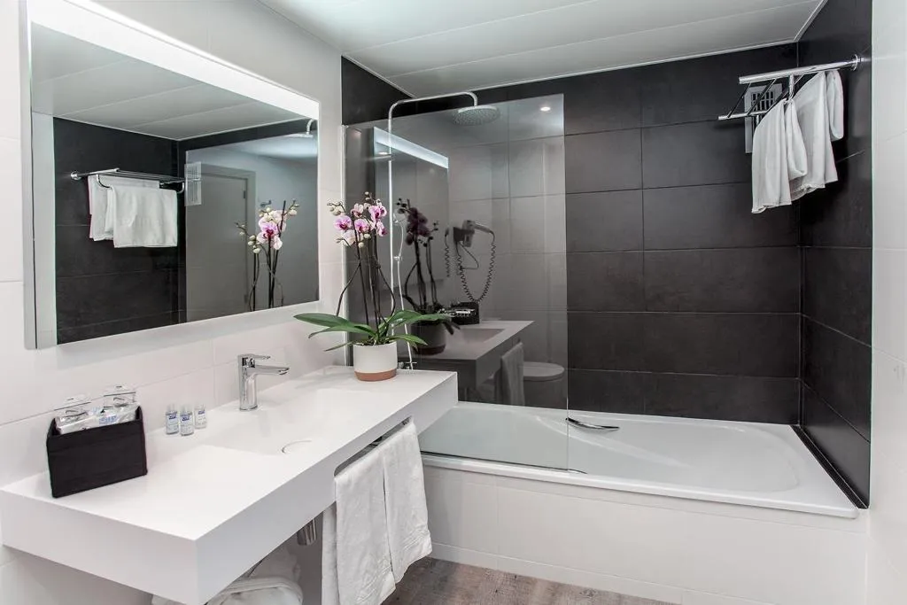 FAMILY ROOM STANDARD Room, Atenea Barcelona Aparthotel, Barcelona