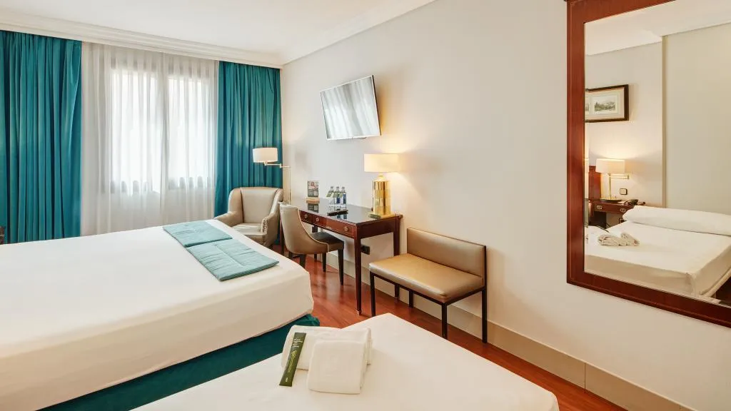 TRIPLE CLASSIC Room, Sercotel Gran Hotel Conde Duque, Madrid