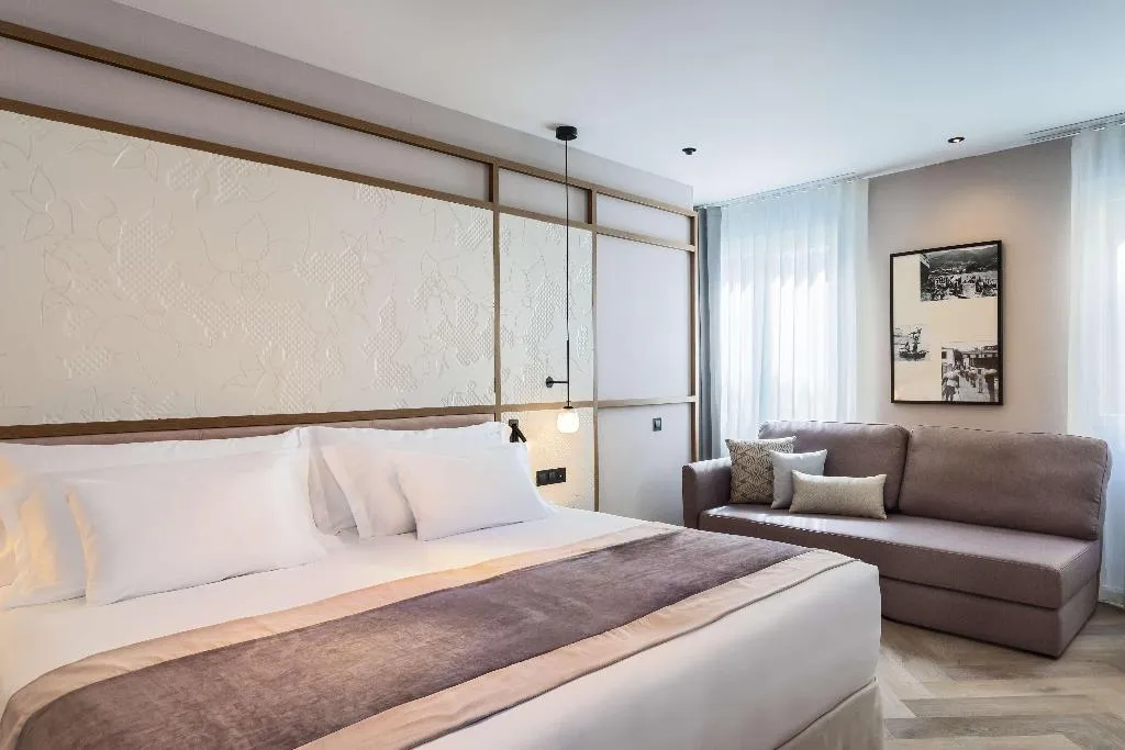 JUNIOR SUITE STANDARD Room, Barcelo Funchal Oldtown, Madeira