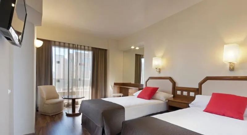 TRIPLE STANDARD Room, Senator Barajas, Madrid