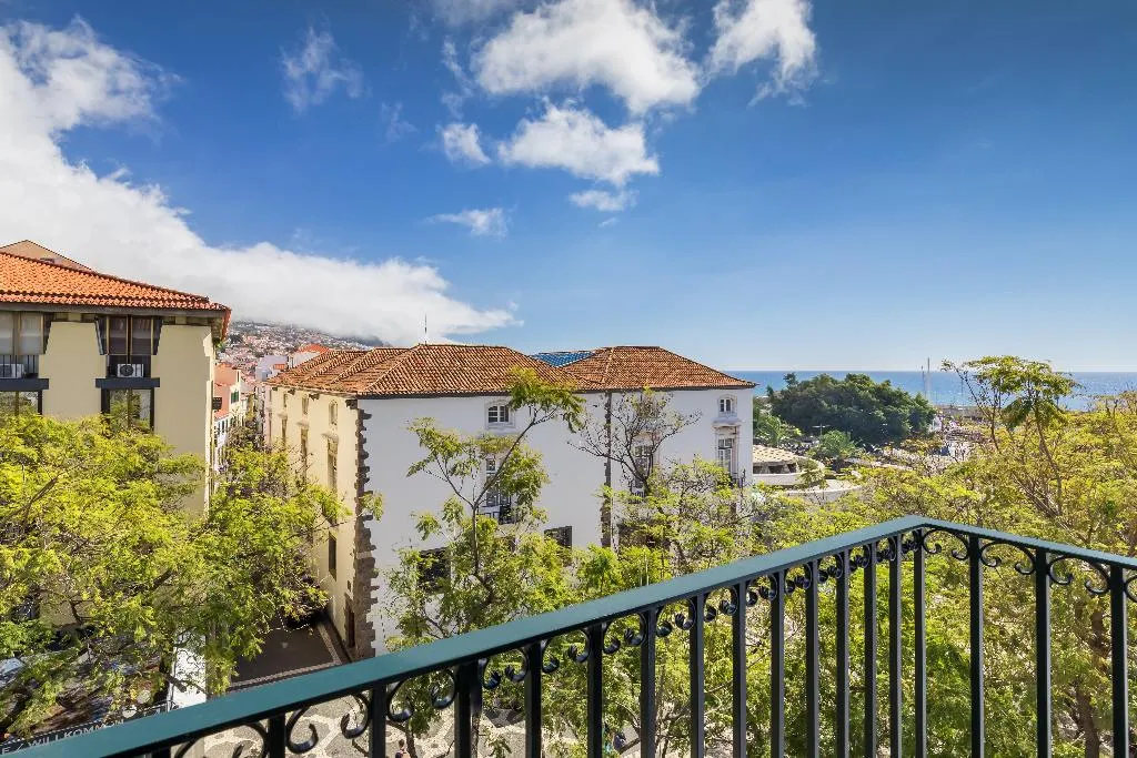 Room DELUXE CITY VIEW Room, Barcelo Funchal Oldtown, Madeira