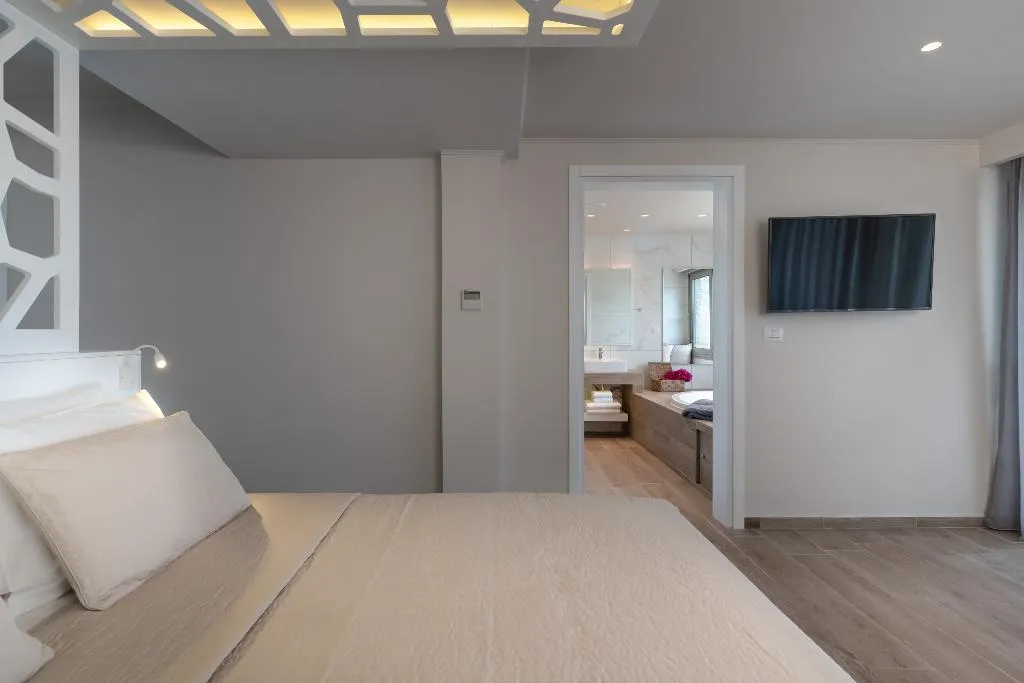 SUITE DELUXE WITH JACUZZI Room, KB Ammos, Skiathos