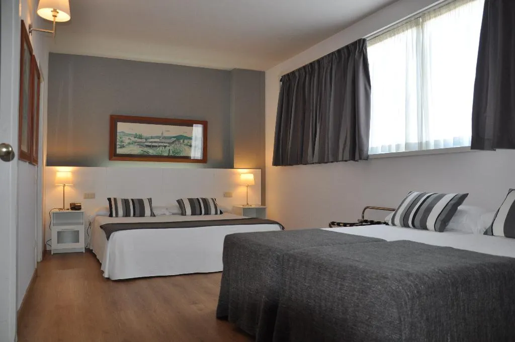 FAMILY ROOM STANDARD Room, Atenea Barcelona Aparthotel, Barcelona