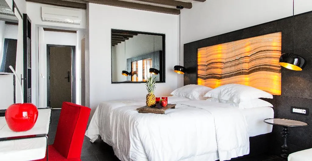VILLA FOUR BEDROOMS WITH PRIVATE POOL Room, Myconian Avaton Resort, Mykonos