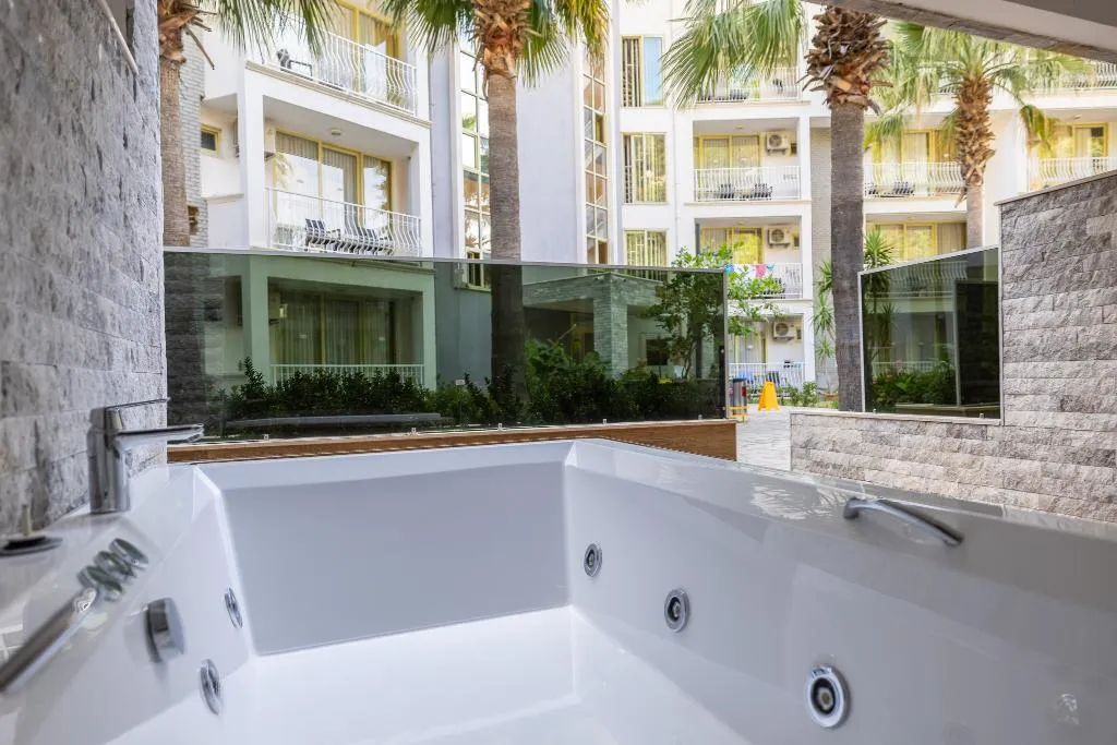 SUITE DELUXE WITH JACUZZI Room, Mirage World, Dalaman